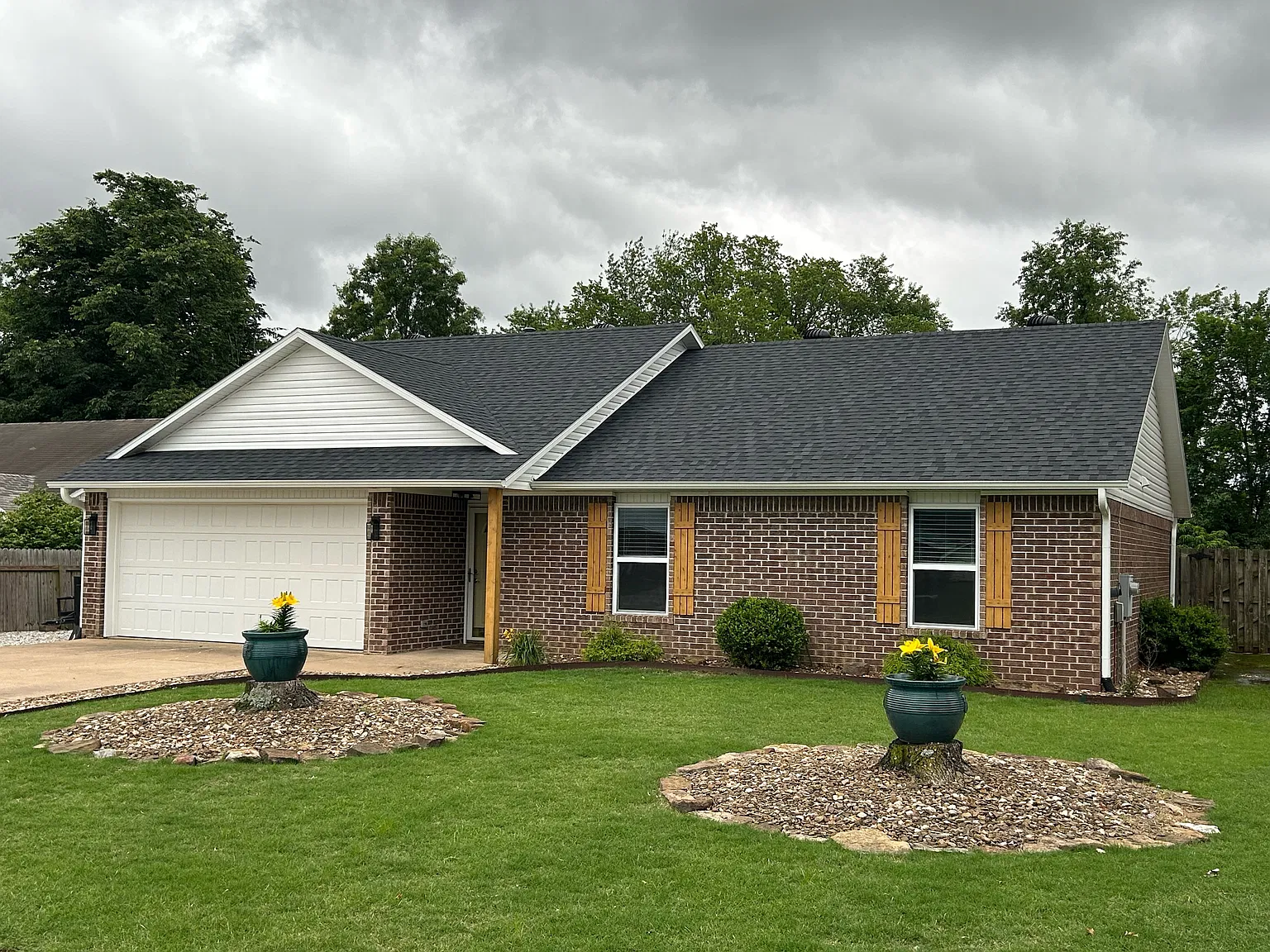 3 bed, 1374 sqft, $1,900 — Photo 2