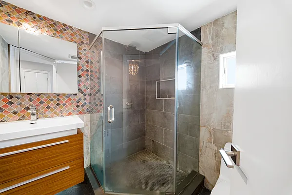Bathroom, photo 2