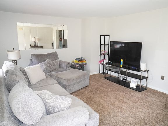 5th image of 22 Blaney Ct Unit 22