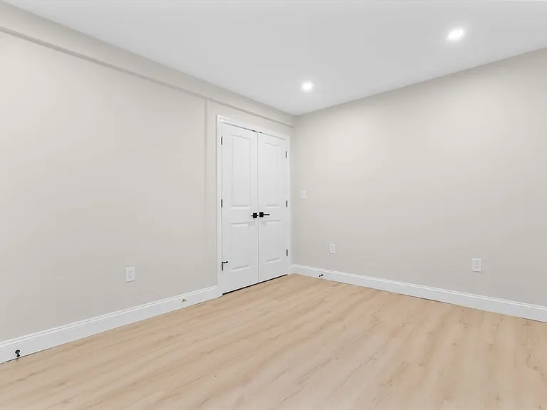 57 Windsor St — Photo 19