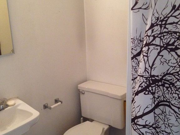 3rd image of 14 1/2 N Winooski Ave APT 8
