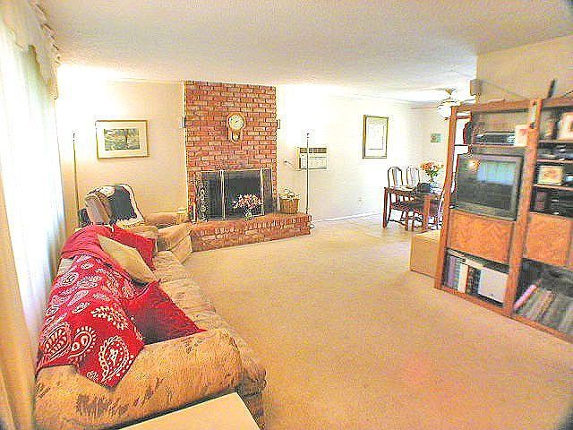 Great for entertaining!  Wonderful fireplace for cozy evenings
