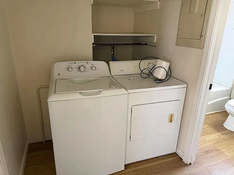 220 S Walnut St — Photo 9