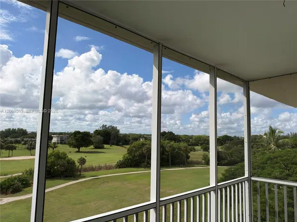 2950 N Palm Aire Dr APT 605, Pompano Beach, FL 33069