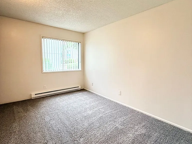 Sunnyside Village Apartments — Photo 16