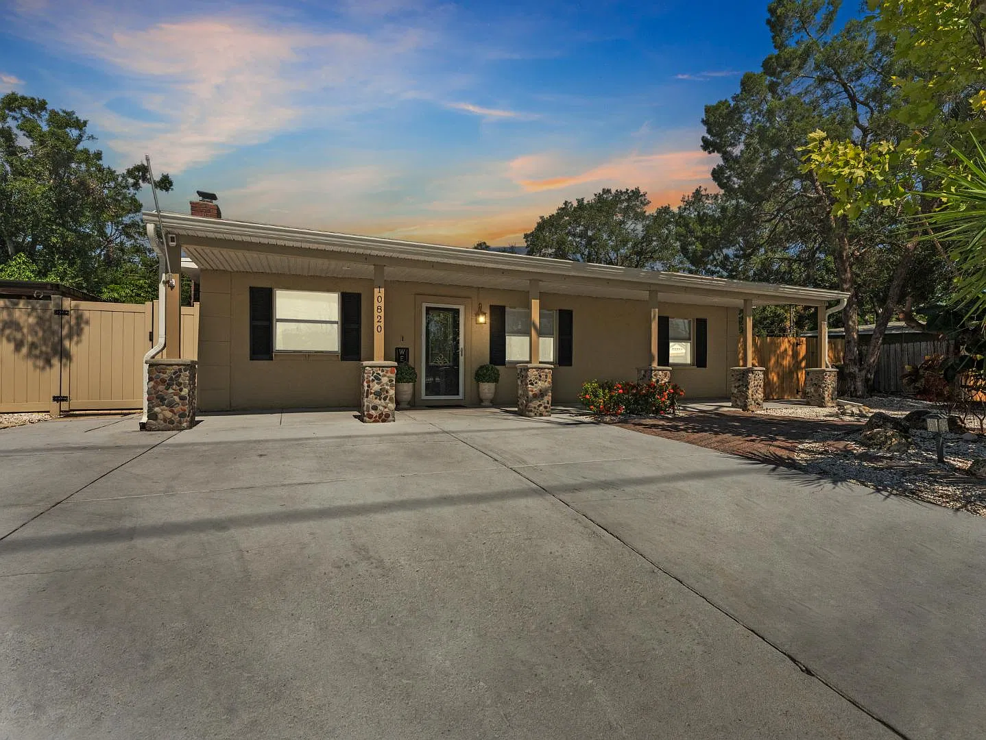 10820 Starkey Rd — Photo 4