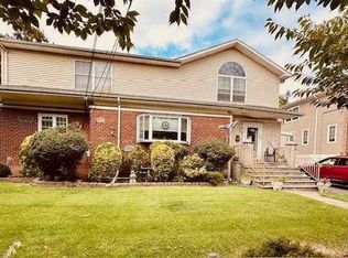 839 Roosevelt Ave, Secaucus, NJ 07094