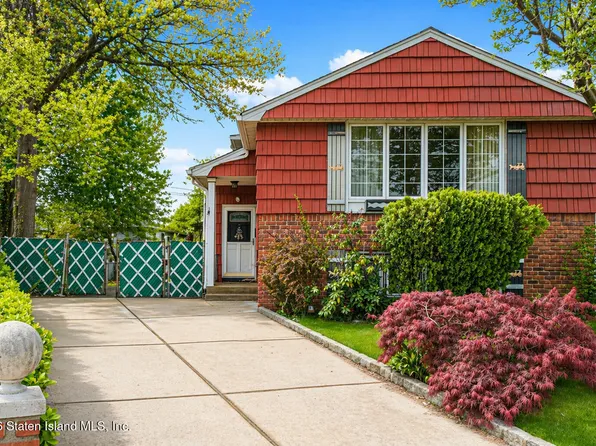 95 Fieldstone Rd, Staten Island, NY 10314