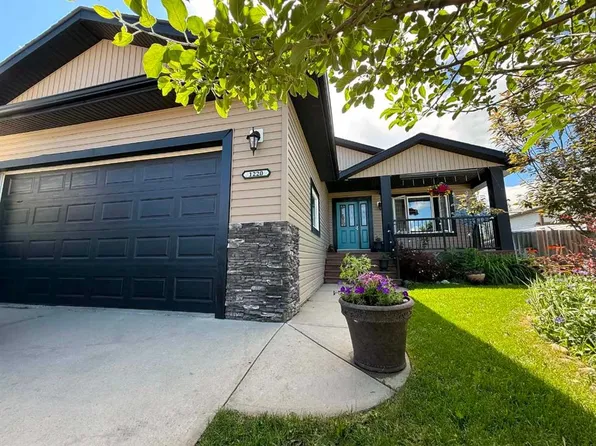 1220 E 21st St, Bowden, AB T0M 0K0
