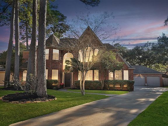 Large cul de sac lot at 11,689 SF