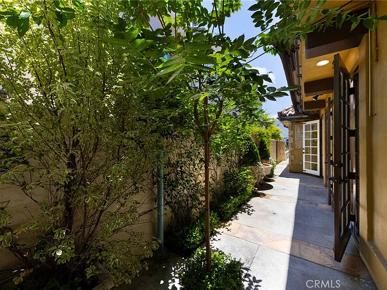 515 Begonia Ave #B — Photo 29