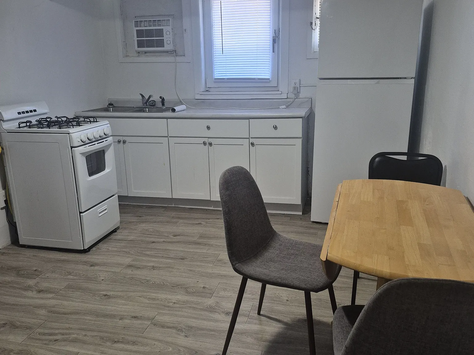 2 bed, 1.0 bath, 600 sqft, $990 — Photo 3