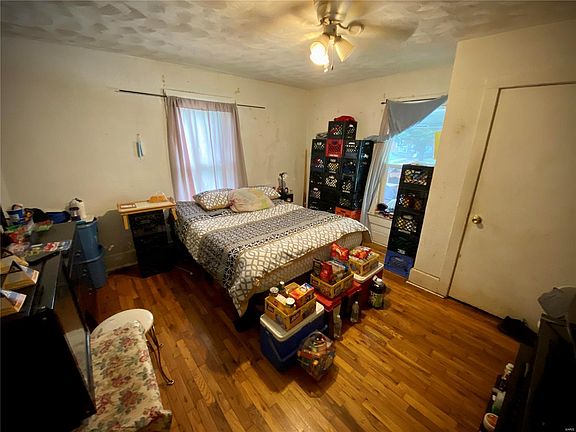 5th image of 136 S Henderson Ave