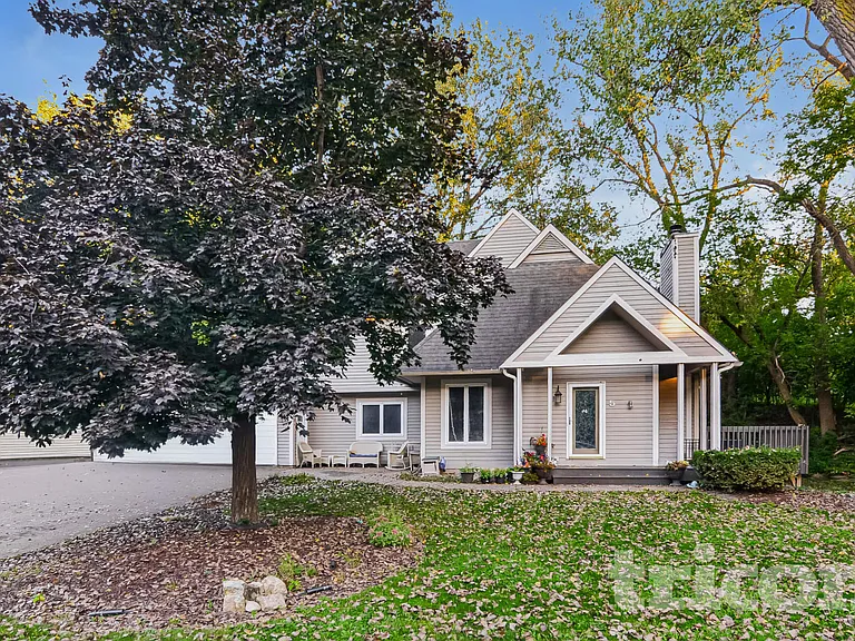 5 Oak Shore Dr — Photo 1