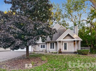 5 Oak Shore Dr, Burnsville, MN 55306