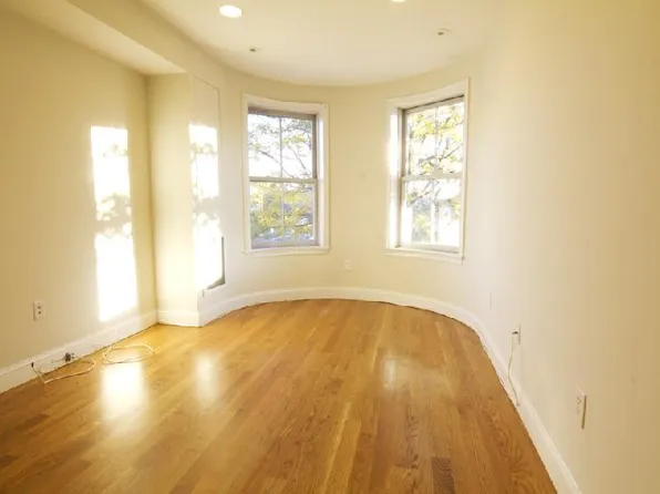 108 Hammond St, Roxbury Crossing, MA