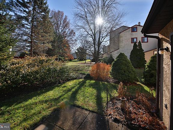 5th image of 110 Palace Ct