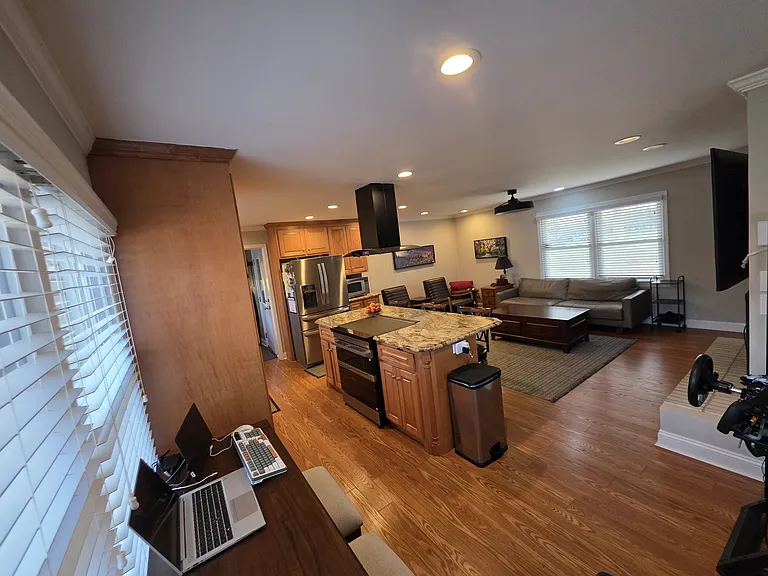 Hudson Dr — Photo 15