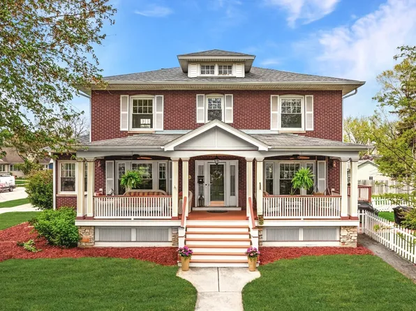 601 N Waiola Ave, La Grange Park, IL 60526