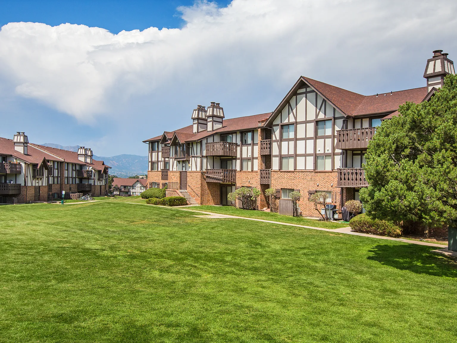 Berkshire Apartments — Photo 1