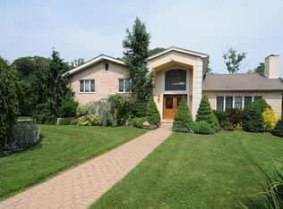 128 Lake Shore Dr, Eastchester, NY 10709