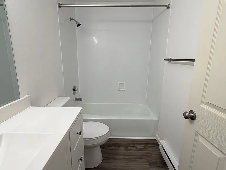 623 N Baker Ave — Photo 9