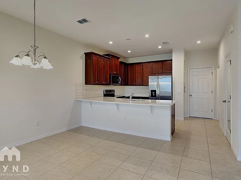 8831 Herencia Aly — Photo 4