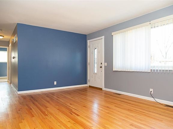 5th image of 455 Skylark Dr