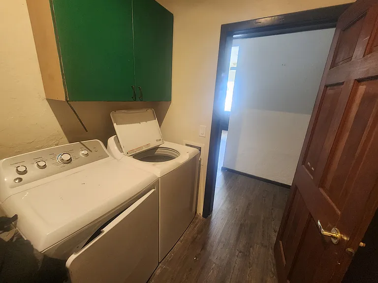 1309 E 2nd St #1B — Photo 3