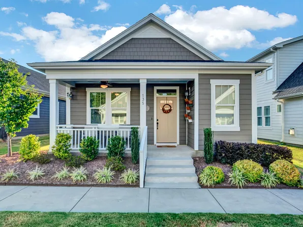 135 Village Walk Dr, Clayton, NC 27527