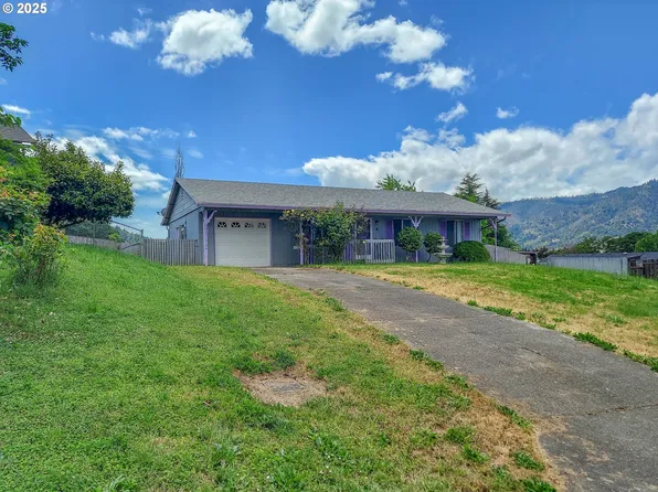 217 Clark Ter, Myrtle Creek, OR 97457