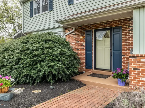 1107 Overlook Dr, Coatesville, PA 19320