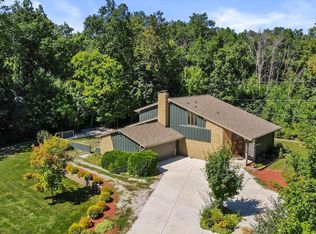 3700 W Maplecrest Dr, Franklin, WI 53132