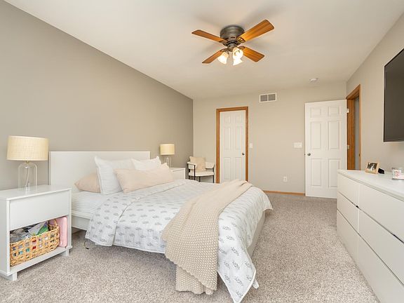 3rd image of 622 Tamarack Trl #1007