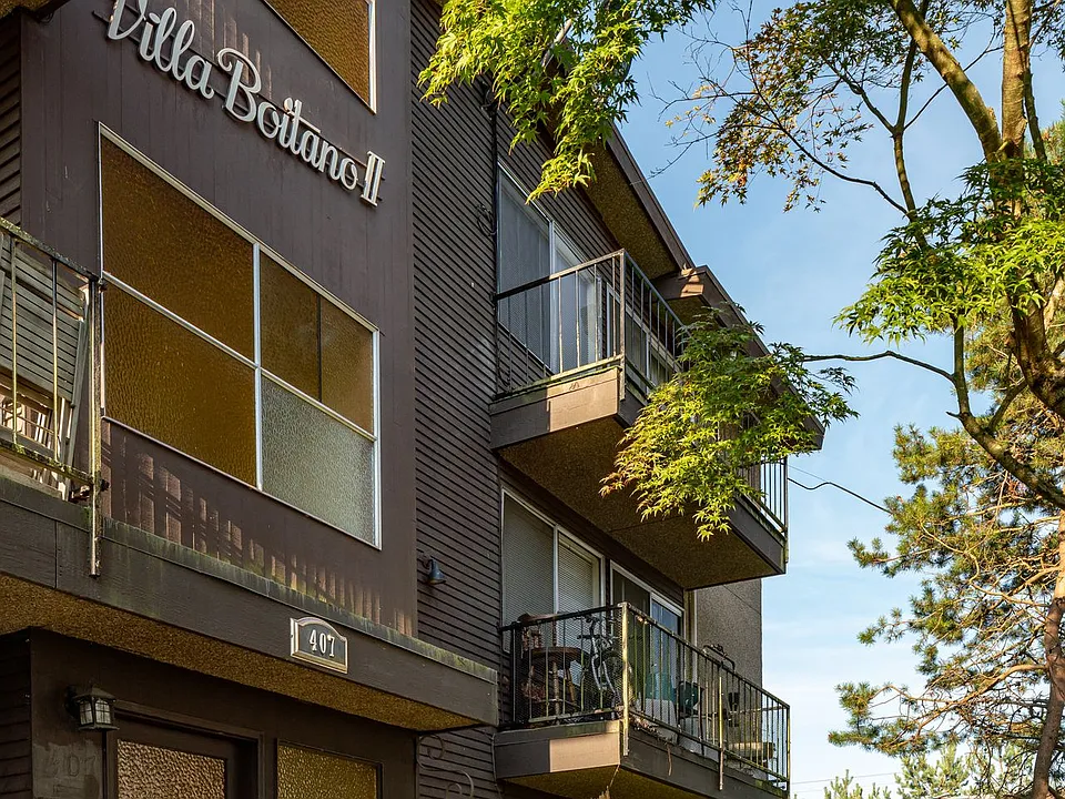 407 Live In The Heart Of The Greenwood Retail Core, Walk To Everything!