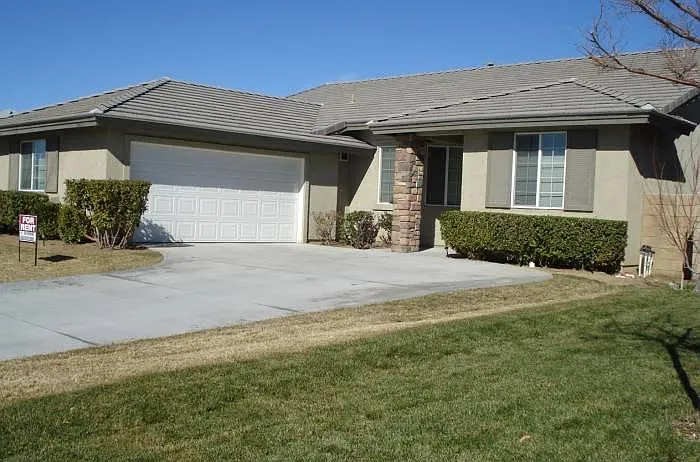 4 bed, 2174 sqft, $1,500 — Photo 1