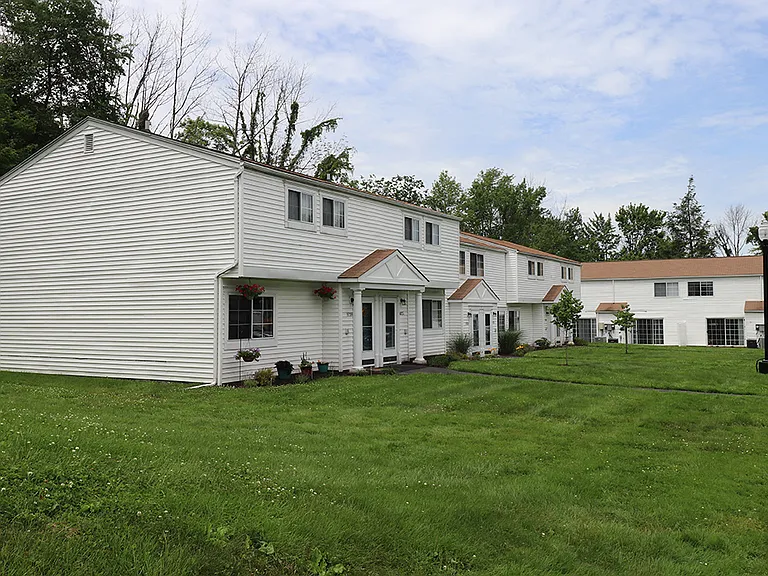 Laurelwood — Photo 18