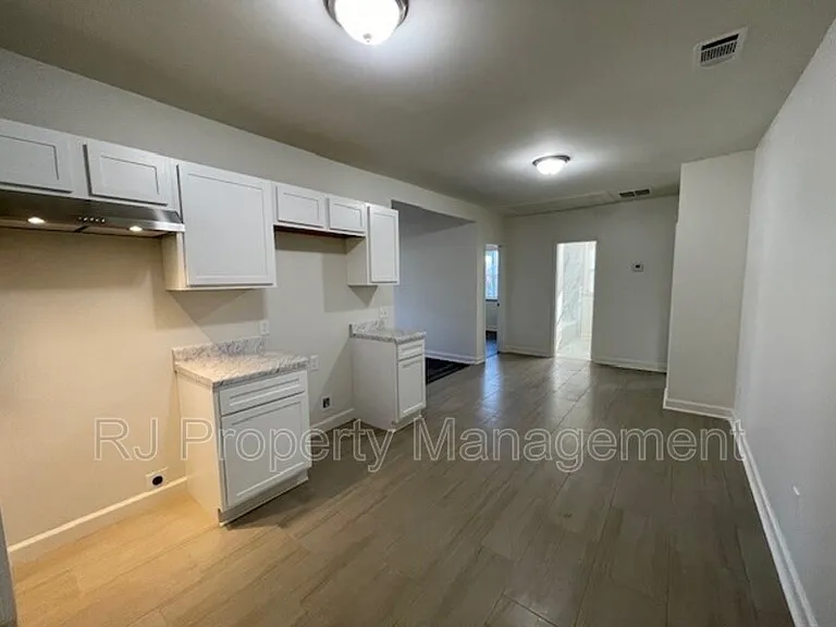 929 Birch St — Photo 6
