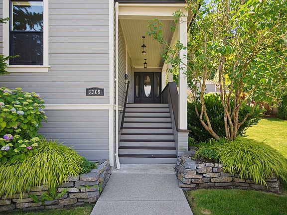 4th image of 2209 Saint George St