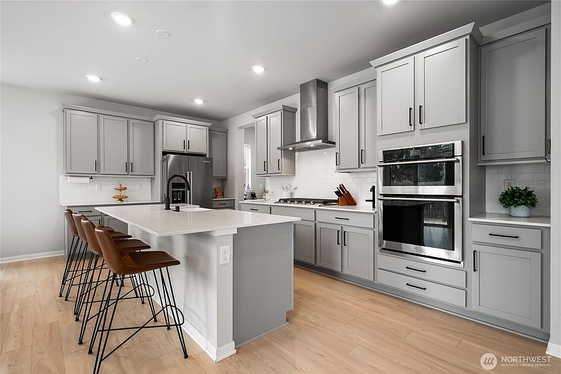 5th image of 4646 Hibiscus Circle SW