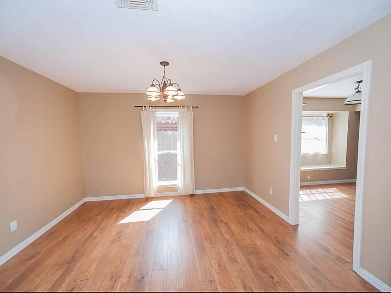 2910 Bentley Ct — Photo 8