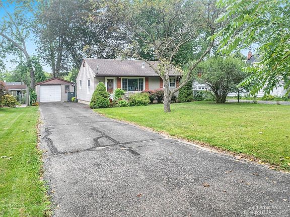 2nd image of 2686 Elmwood Ave