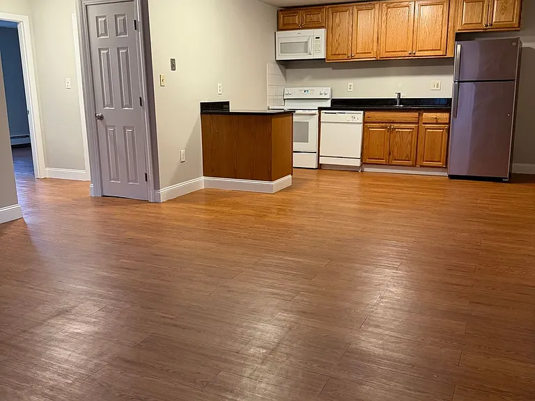 Harvard Street Apartments — Photo 13
