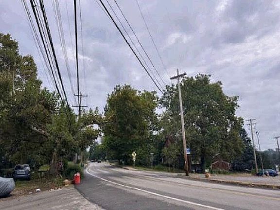 3rd image of 10813 Frankstown Rd