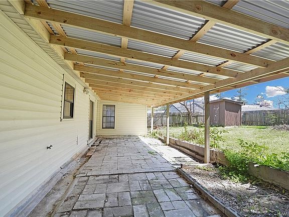 3rd image of 821 Robinhood St