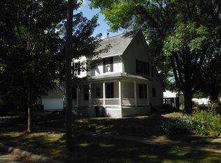 206 4th St SW, Independence, IA 50644