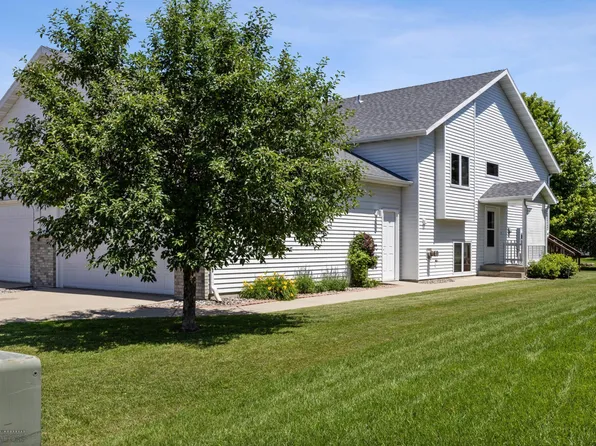 2812 Wheatland Dr S, Fargo, ND 58103