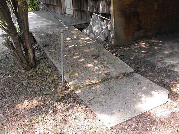 5th image of 900 Hastings Ln NE