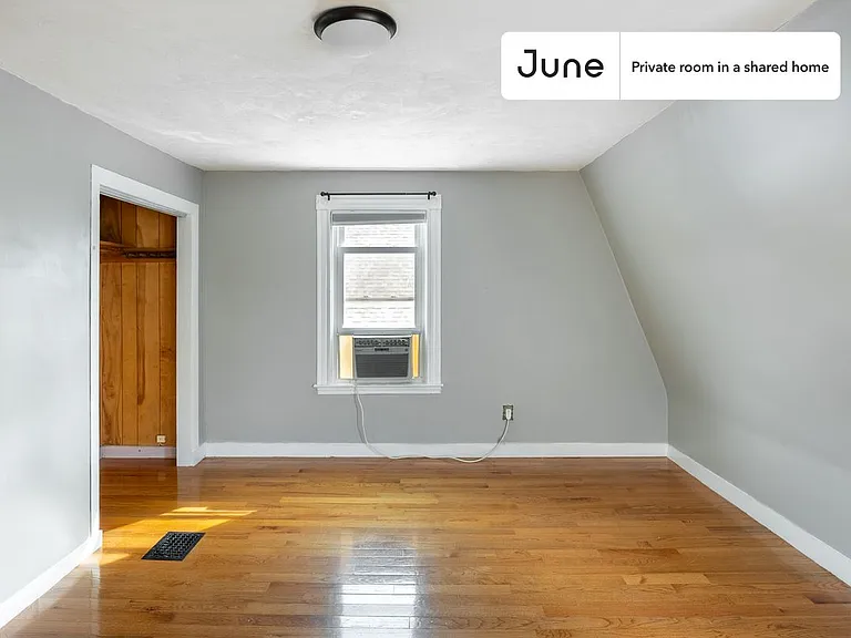 26 Charnwood Rd #D — Photo 3