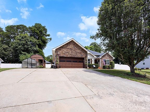 3rd image of 200 Brooks Dr